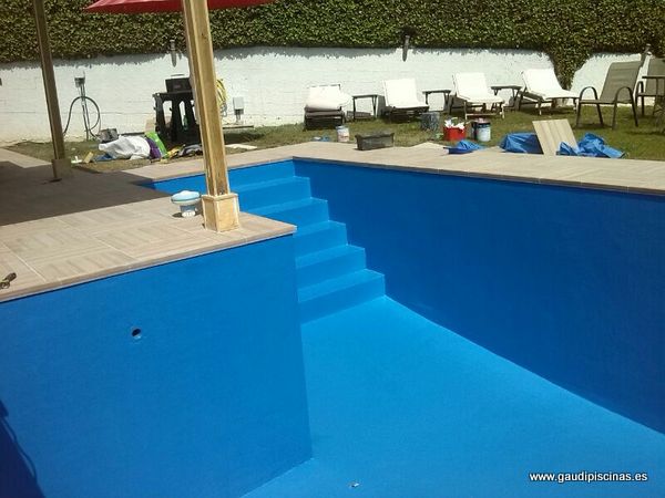 Impermeabilización con poliurea azul en piscina