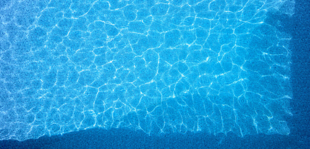 Agua cristalina piscinas